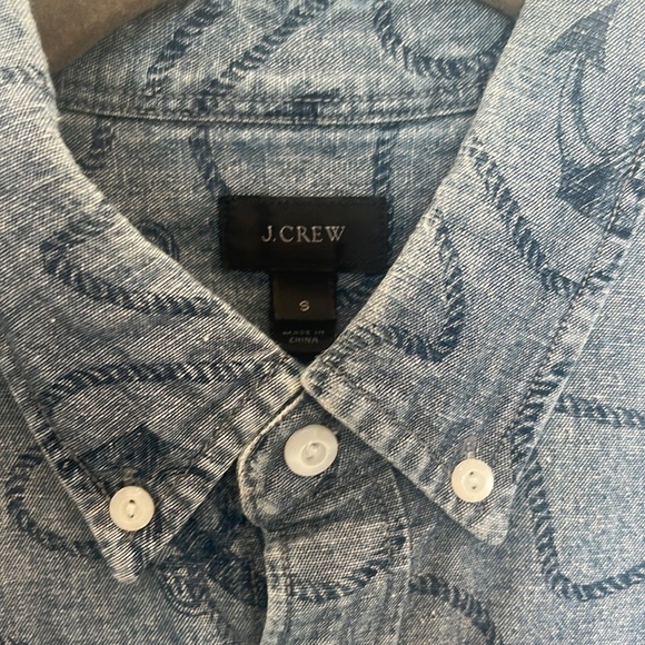 J Crew Men’s Size Small Nautical Anchor Print Chambray Navy Short Sleeve Shirt - Picture 2 of 4